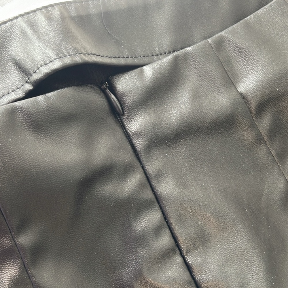 Cider, Edgy style, faux leather black mini skirt - Picture 3 of 7